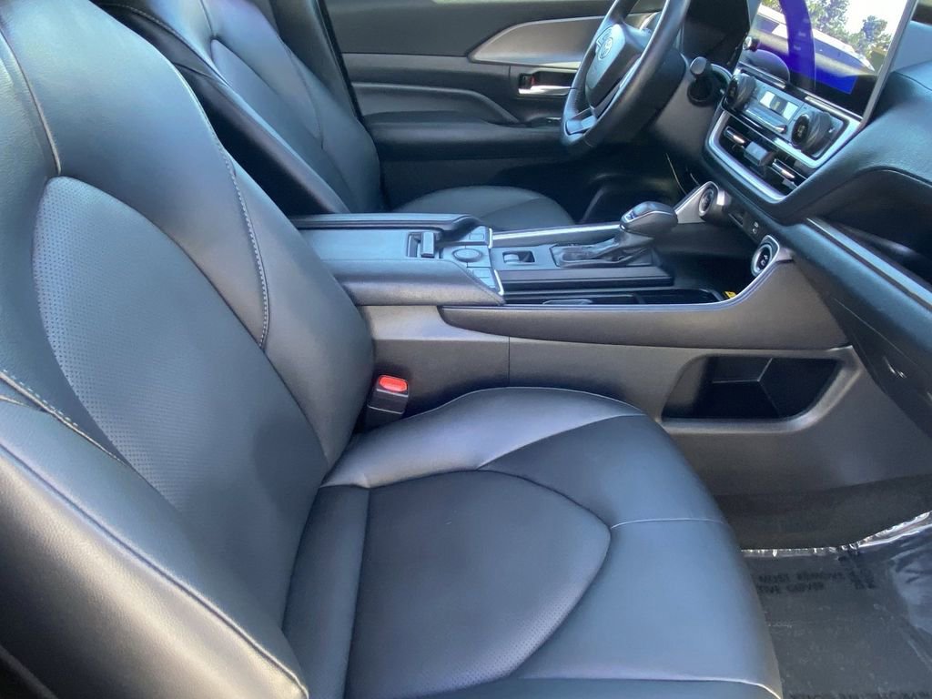 Certified 2024 Toyota Grand Highlander XLE image 16
