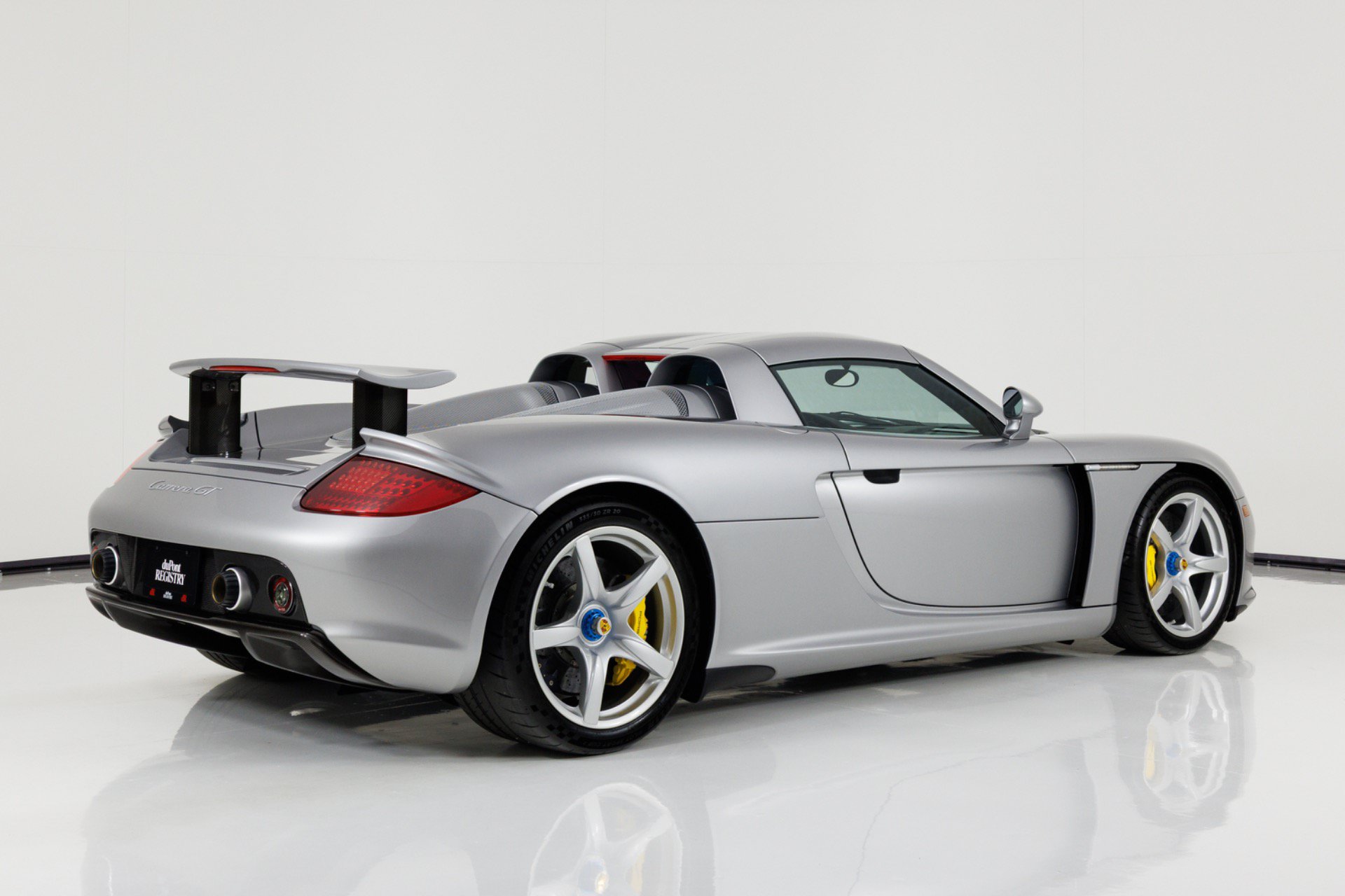 Used 2004 Porsche Carrera GT RWD image 3