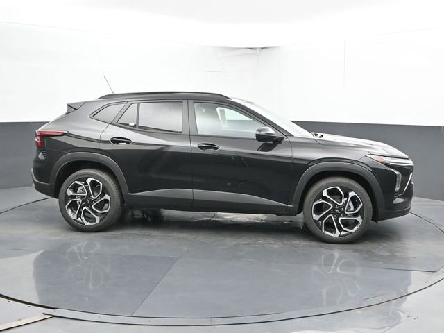 New 2026 Chevrolet Trax RS w/ Sunroof Package FWD image 3