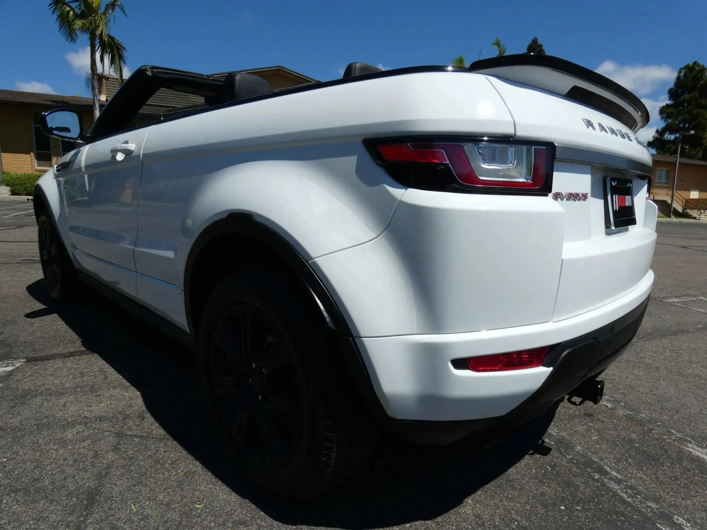 Used 2018 Land Rover Range Rover Evoque SE Dynamic image 12