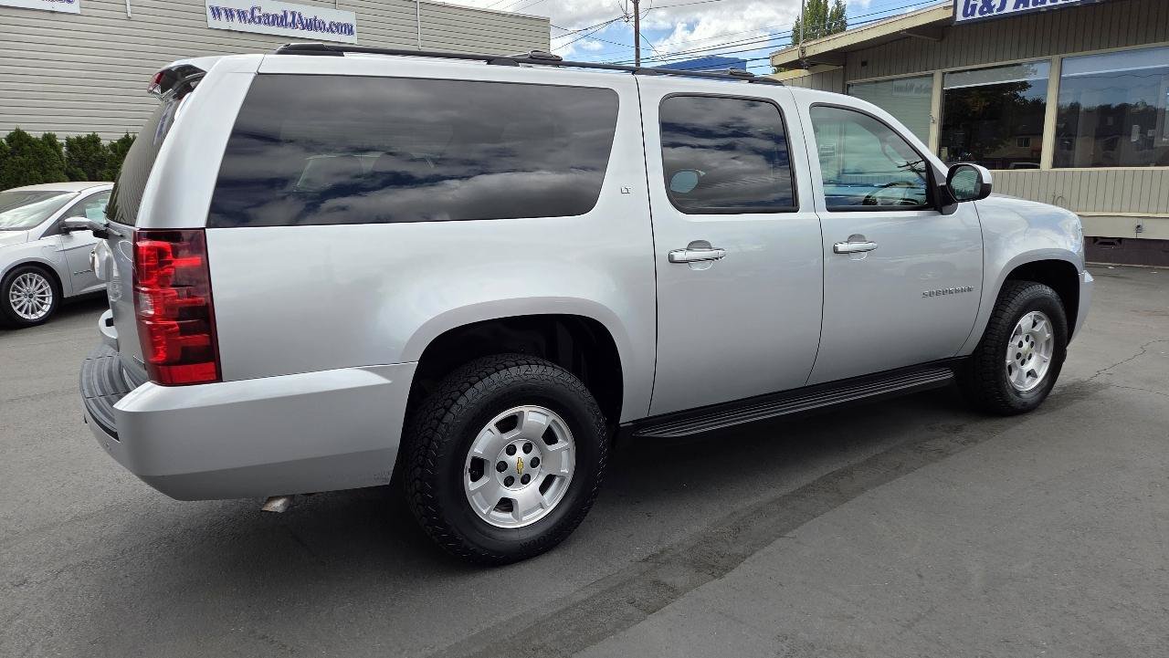 Used 2012 Chevrolet Suburban LT w/ Luxury Package AWD/4WD image 6