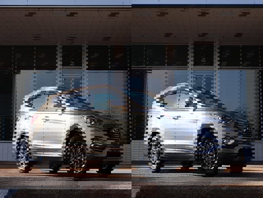 Used 2017 Hyundai Santa Fe Sport image 2