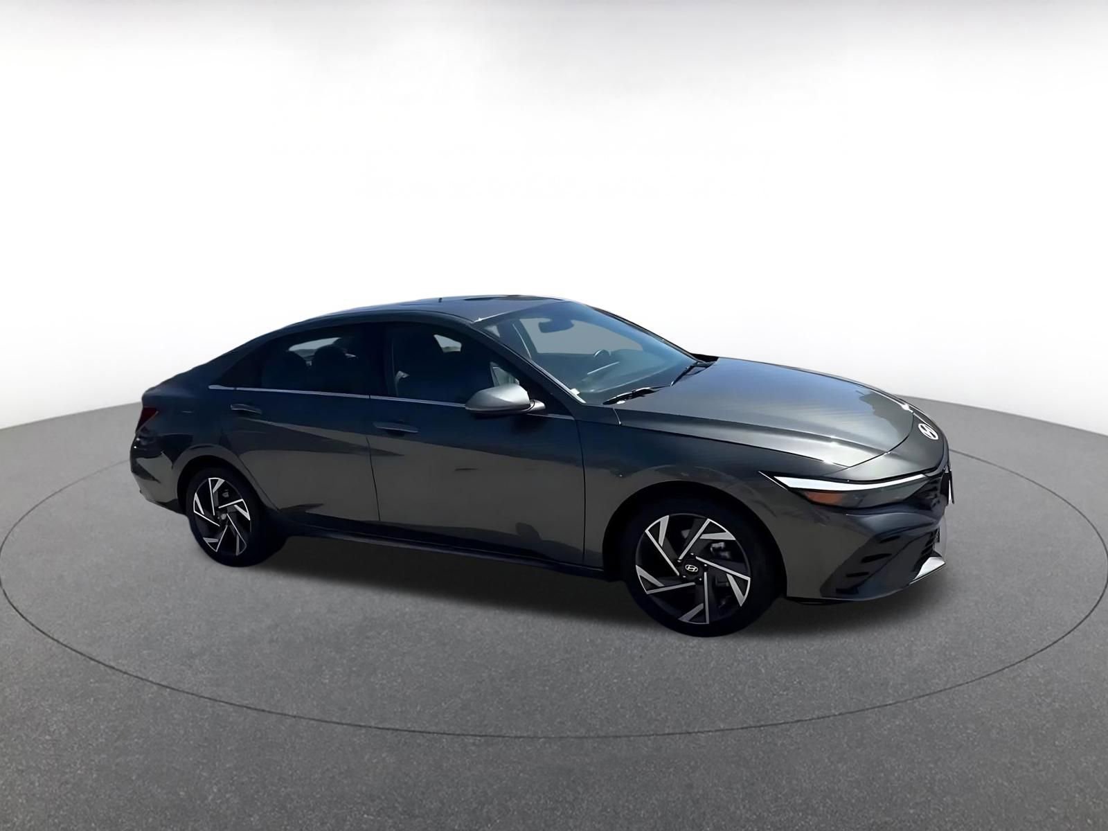 Used 2025 Hyundai Elantra Limited video 2