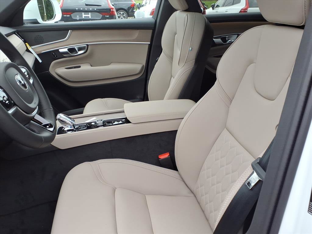 New 2026 Volvo XC90 B6 Core image 18