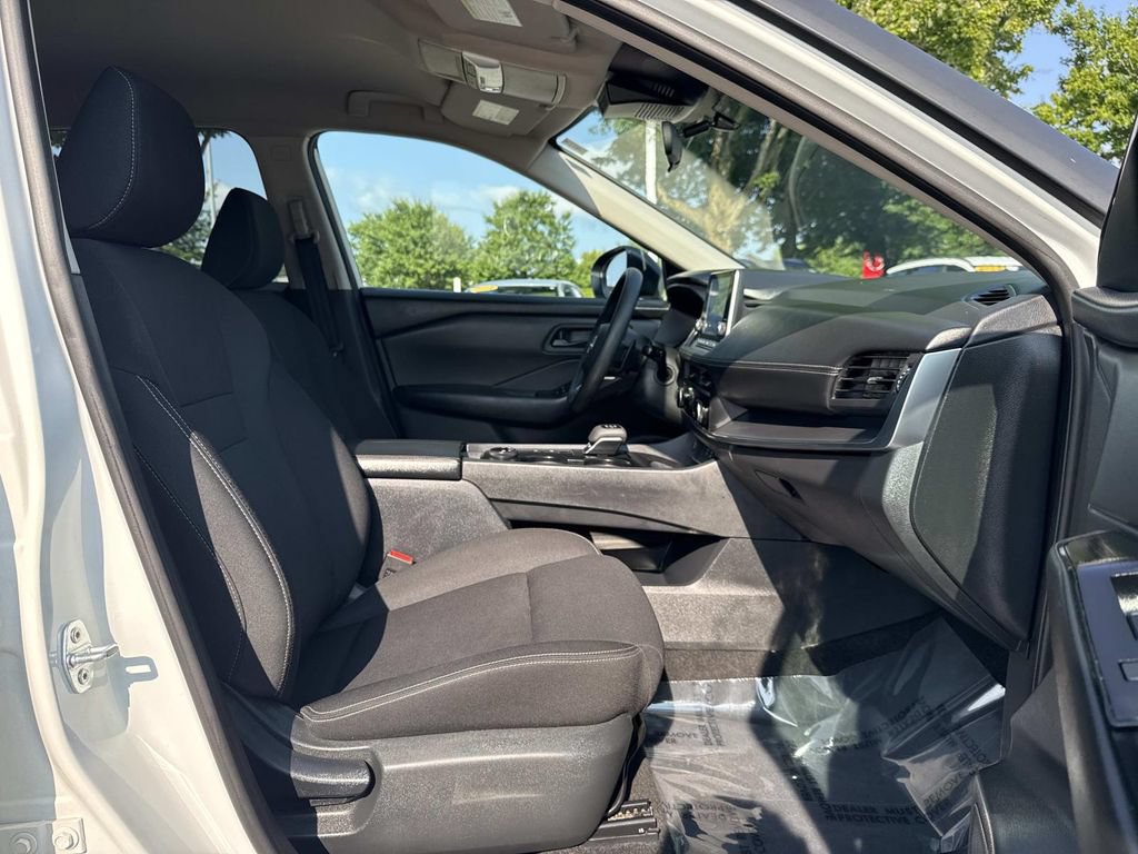 Used 2024 Nissan Rogue S AWD/4WD image 20