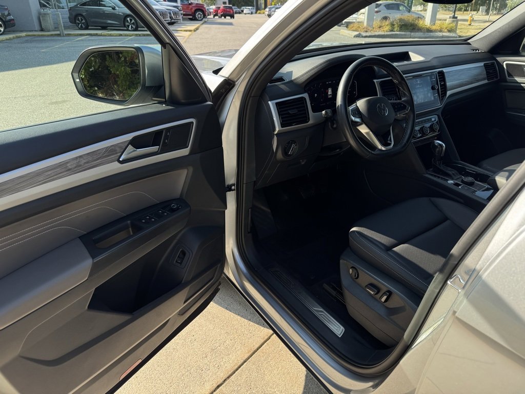 Used 2023 Volkswagen Atlas Cross Sport SE image 16