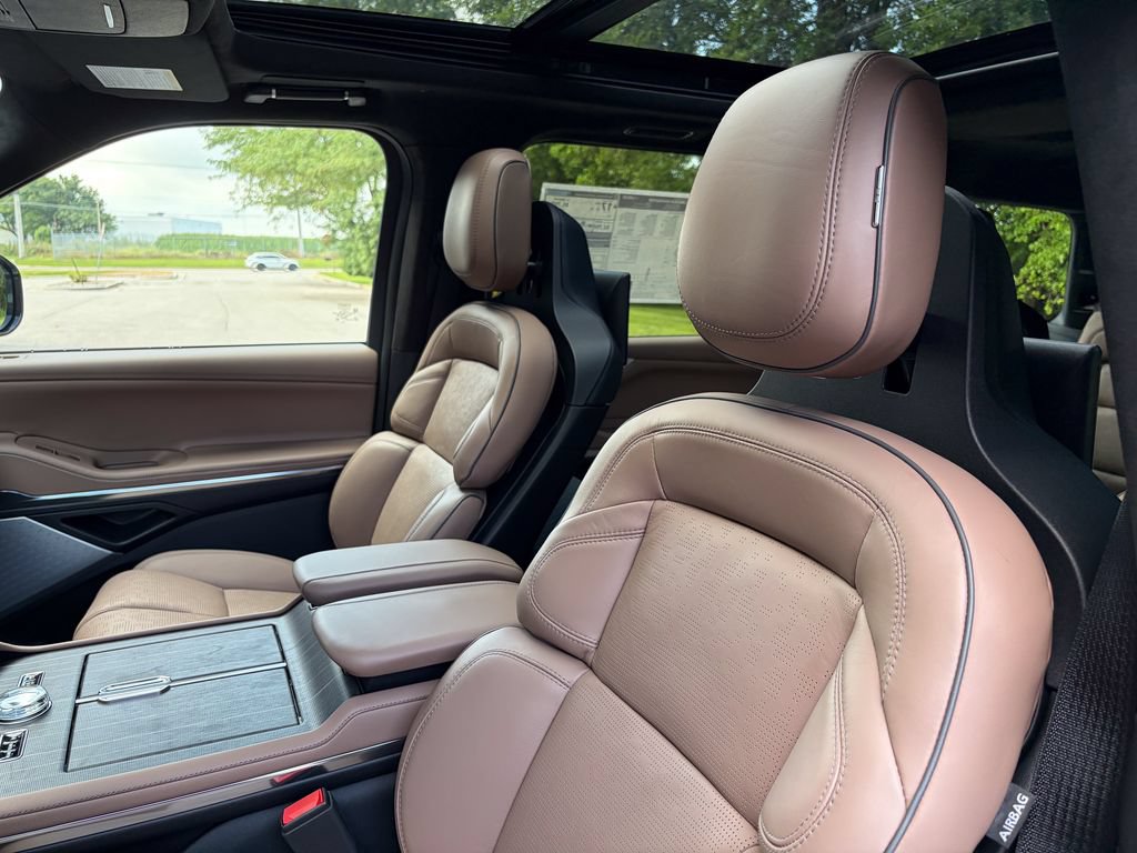 New 2027 Lincoln Navigator Black Label AWD/4WD image 12