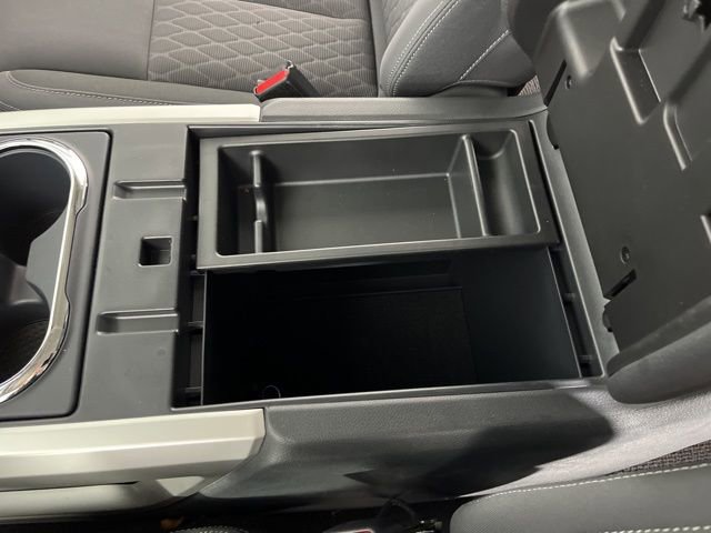 Used 2024 Nissan Titan SV w/ SV Convenience Package image 31