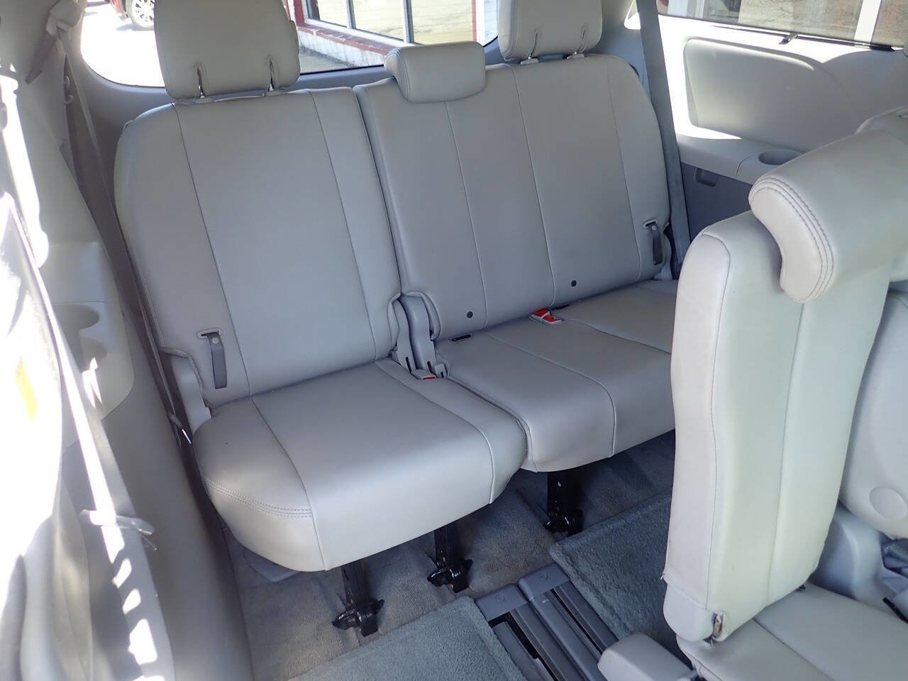 Used 2013 Toyota Sienna XLE FWD image 27