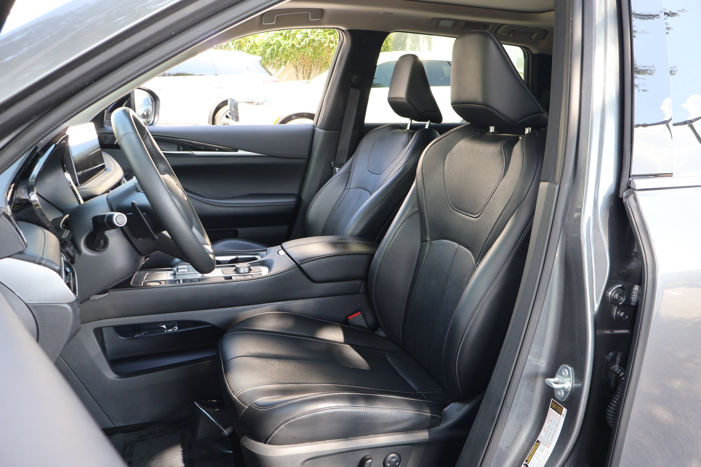Certified 2025 INFINITI QX60 Pure FWD image 2