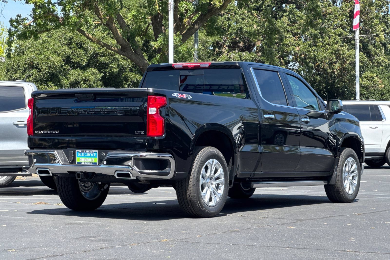 New 2026 Chevrolet Silverado 1500 LTZ w/ LTZ Premium Package AWD/4WD image 3