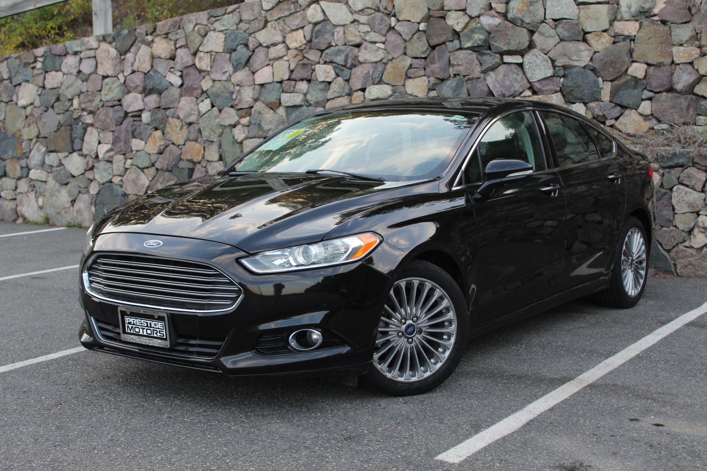 Used 2013 Ford Fusion Titanium image 2
