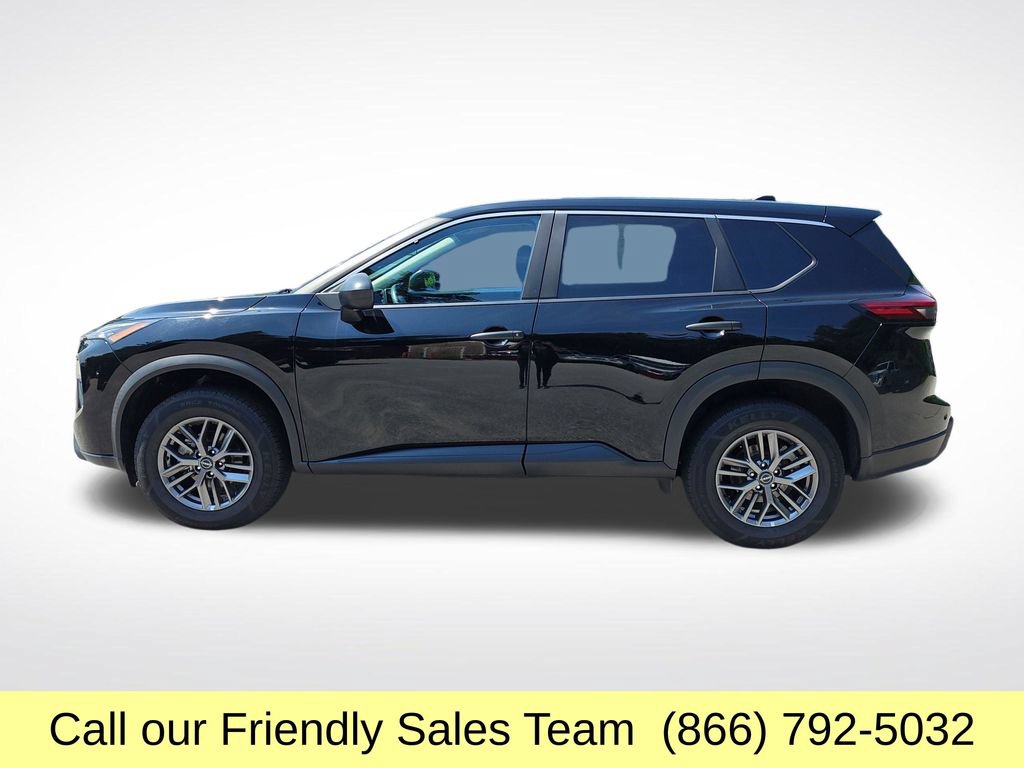 Used 2024 Nissan Rogue S AWD/4WD image 2