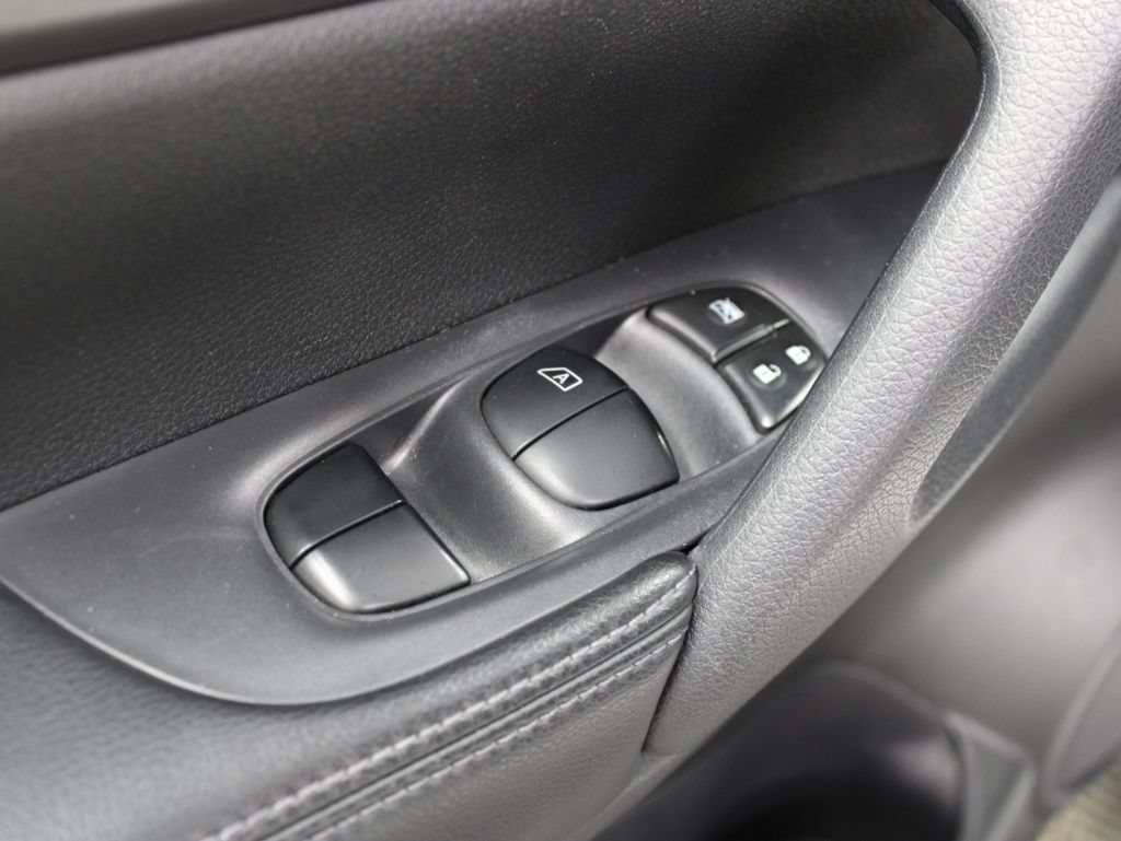 Used 2015 Nissan Rogue SV AWD/4WD image 52