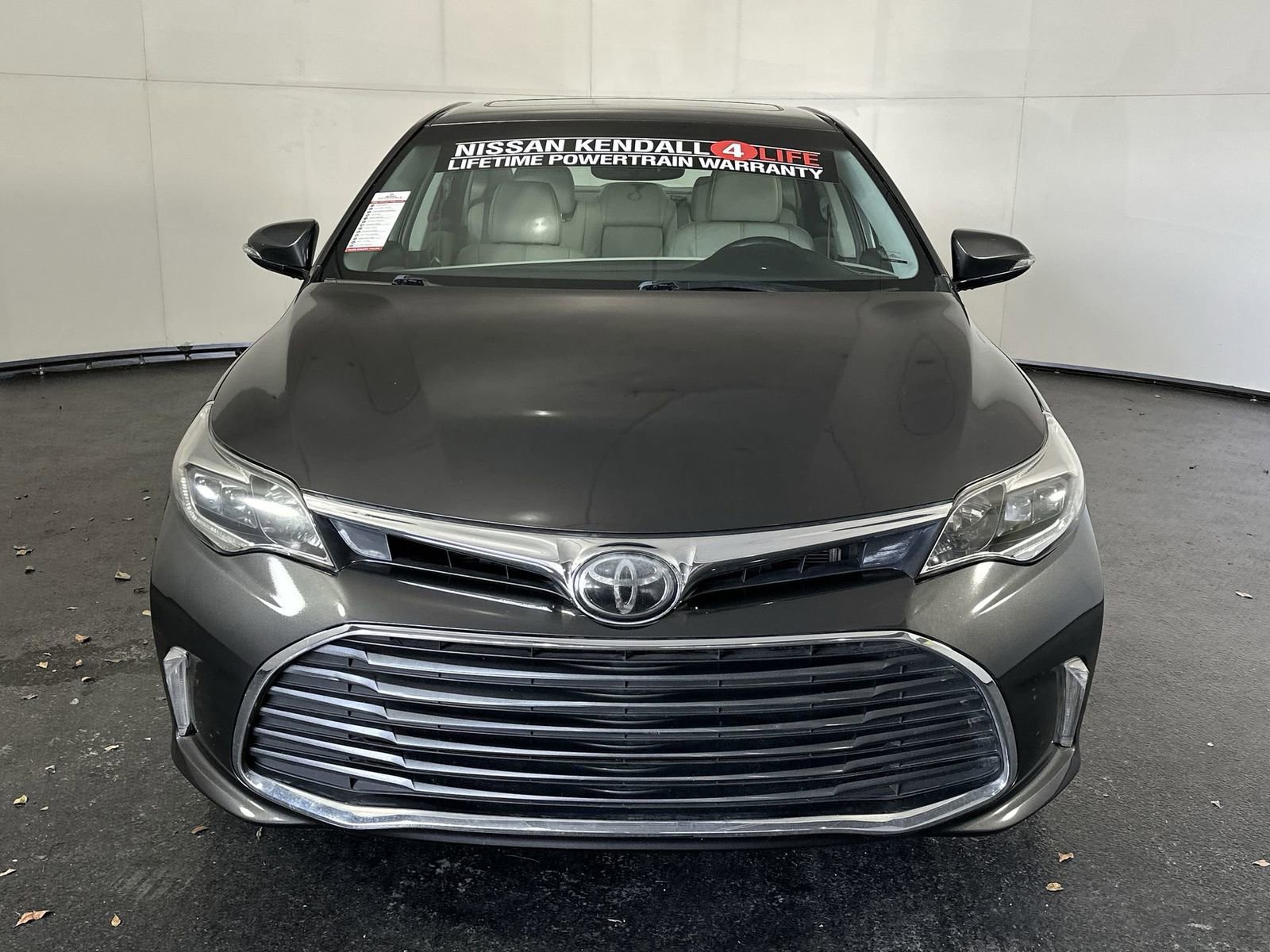 Used 2016 Toyota Avalon Limited w/ Toyota Safety Sense Package image 3