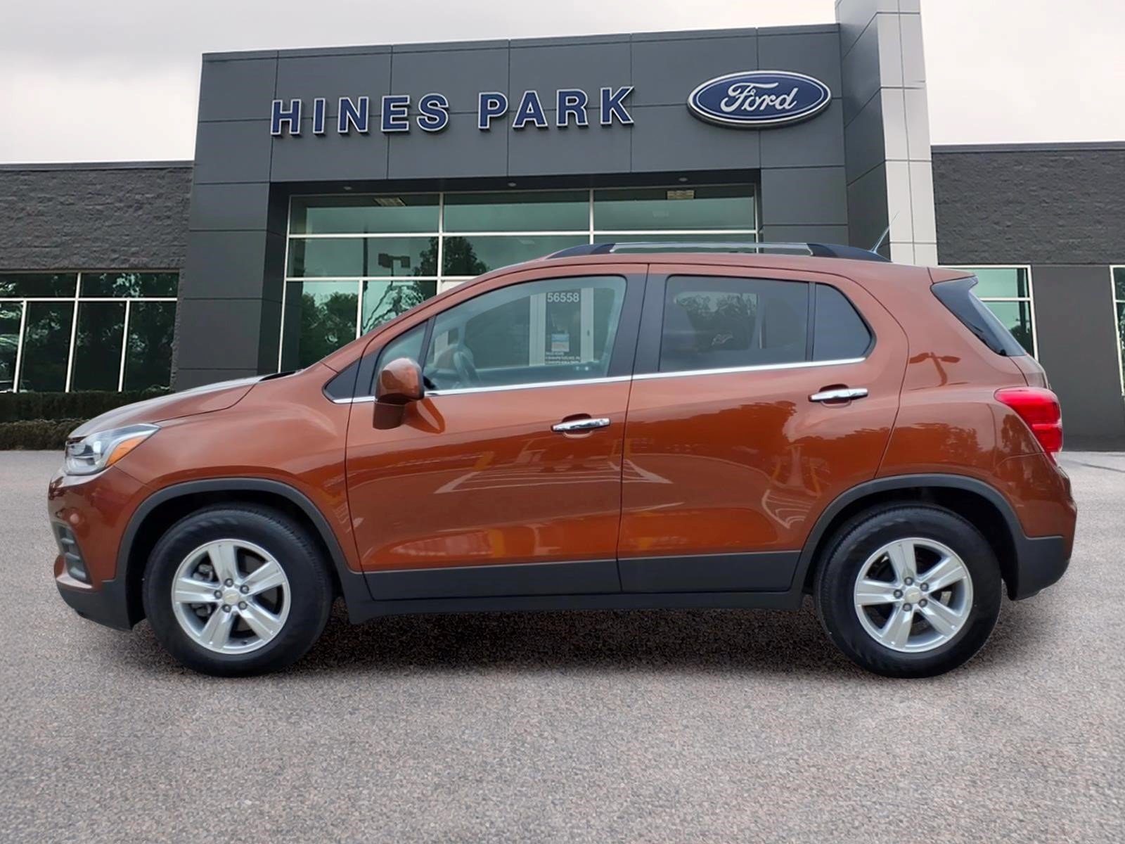 Used 2019 Chevrolet Trax LT w/ LT Convenience Package FWD image 4