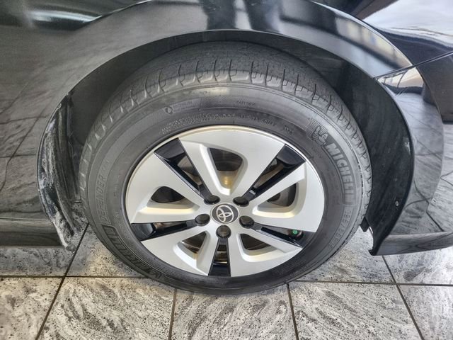 Used 2016 Toyota Prius Three w/ Advanced Technology Package image 10