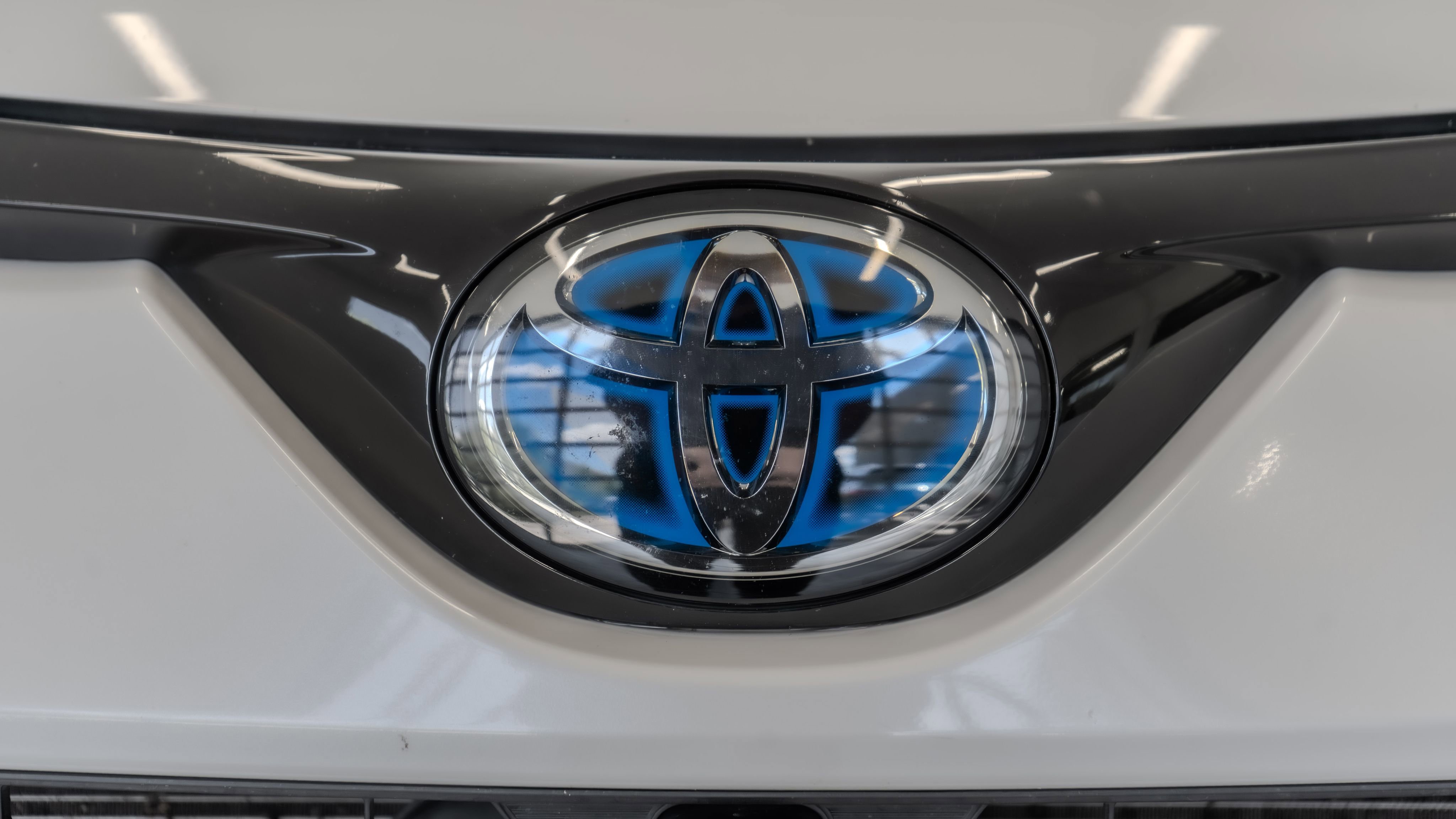 Used 2018 Toyota RAV4 Limited w/ Advanced Technology Package AWD/4WD image 5