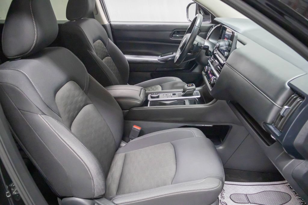 Used 2024 Nissan Pathfinder SV AWD/4WD image 14