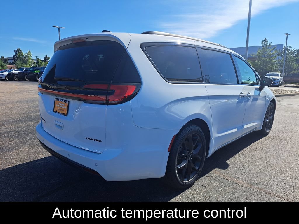 Used 2025 Chrysler Pacifica Limited FWD image 3