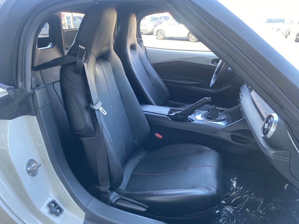 Used 2022 MAZDA MX-5 Miata Grand Touring w/ Weather Package image 14