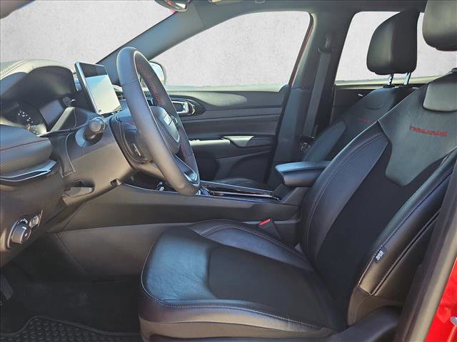 Used 2025 Jeep Compass Trailhawk AWD/4WD image 16