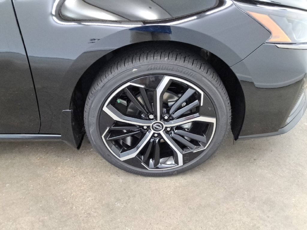 Used 2025 Nissan Altima 2.5 SR w/ SR Premium Package FWD image 24