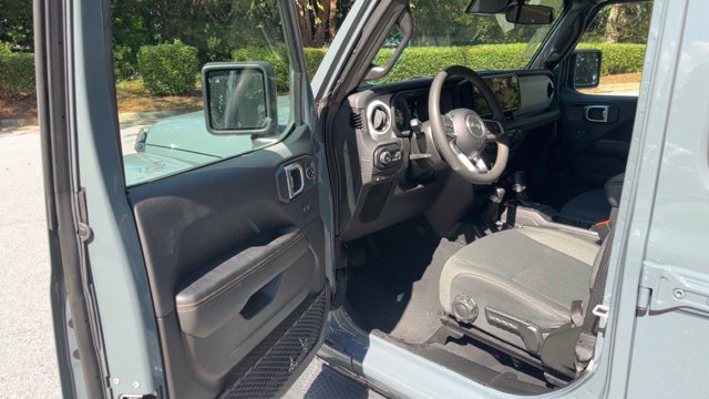 Used 2024 Jeep Wrangler Unlimited Sahara w/ Safety Group AWD/4WD image 4