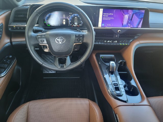 Used 2025 Toyota Crown Signia AWD/4WD image 27