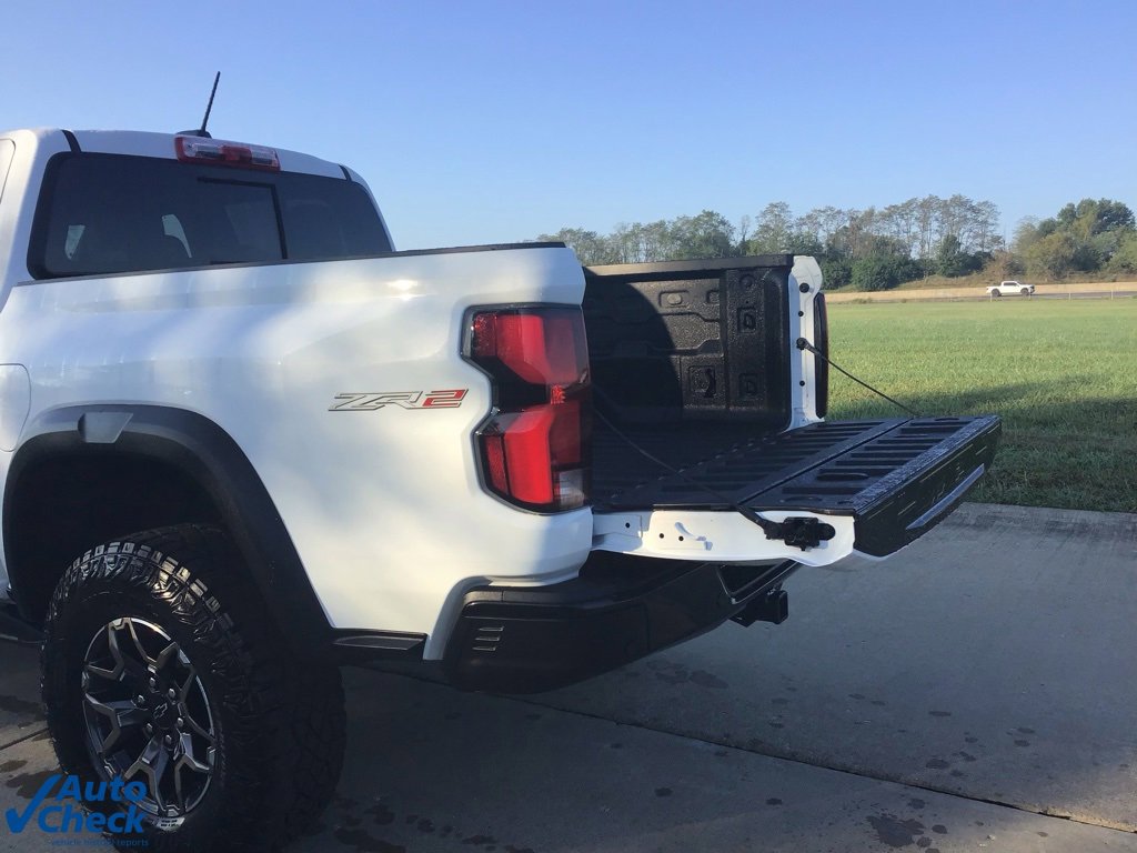 Used 2025 Chevrolet Colorado ZR2 w/ Technology Package image 6