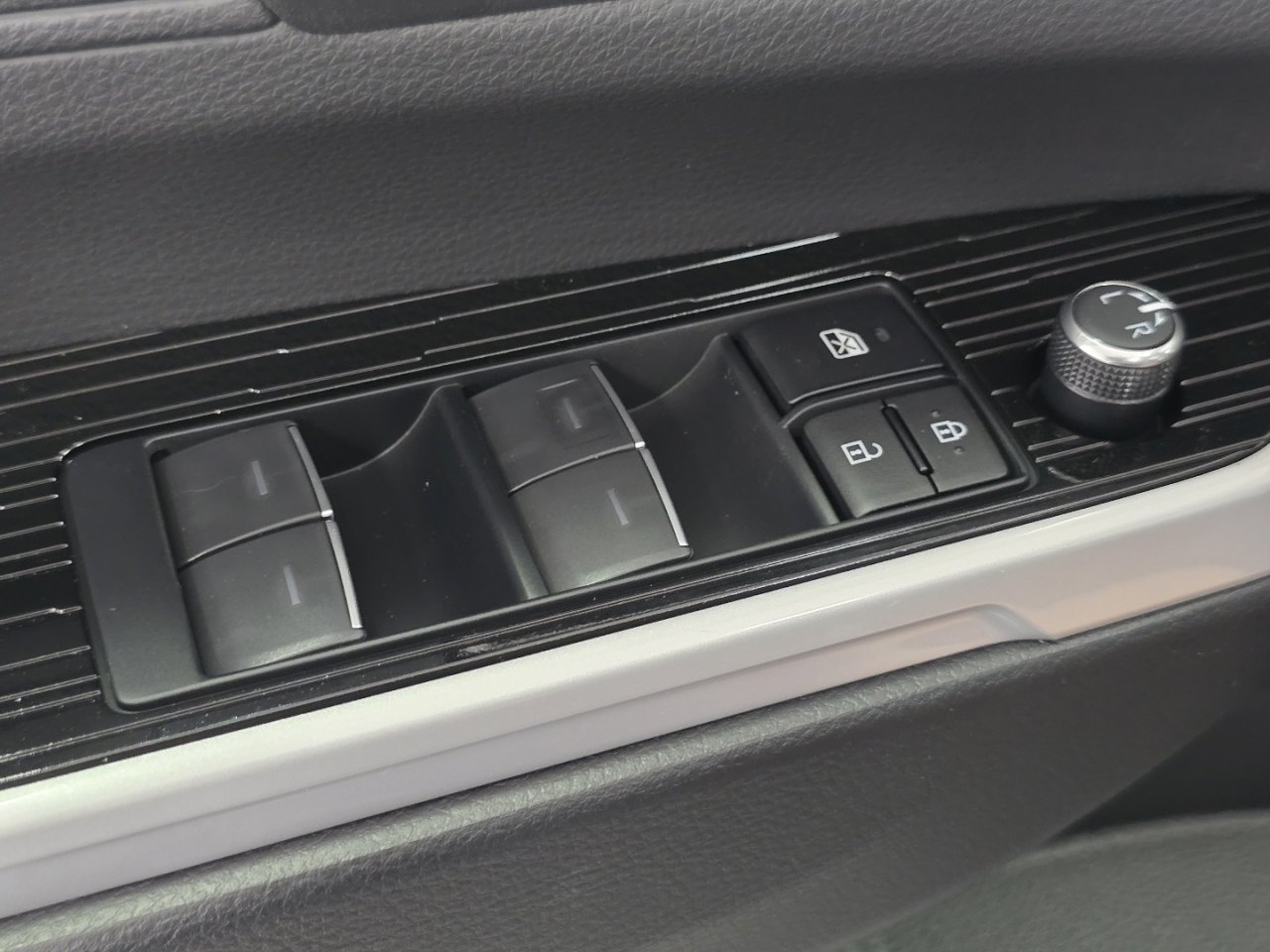 New 2026 Toyota Sienna XLE Woodland Edition image 28