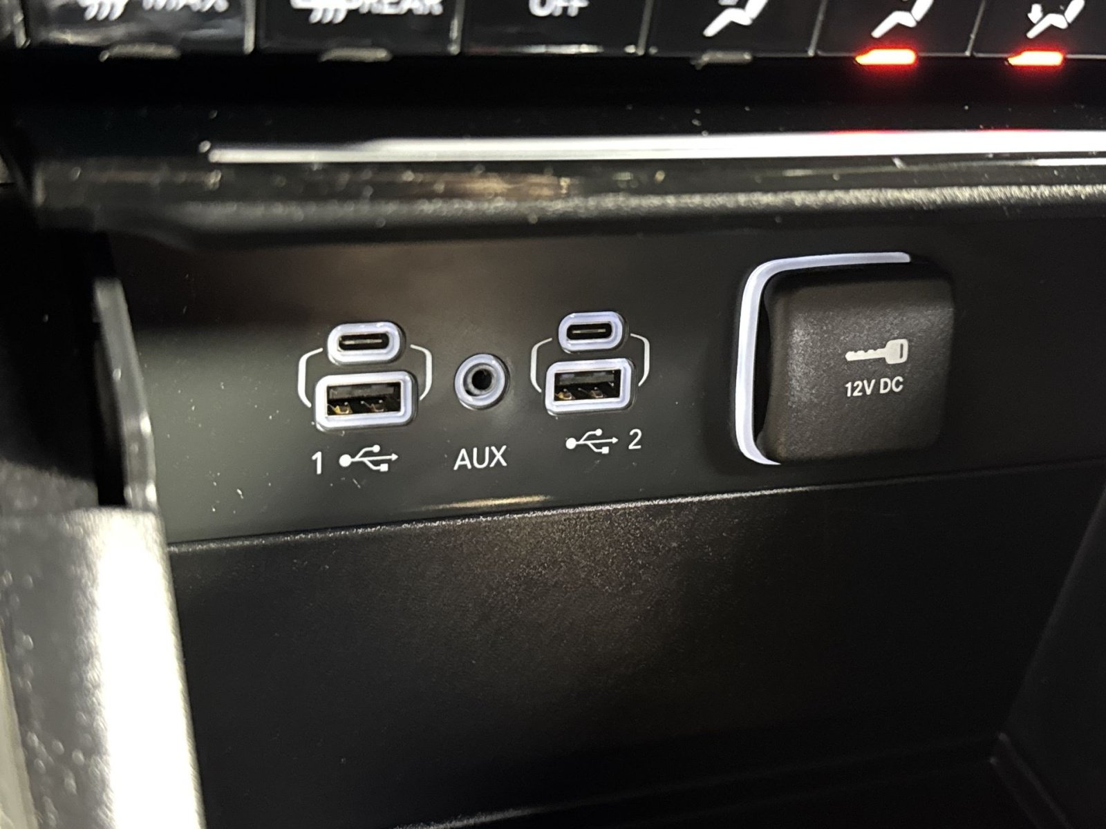 Used 2025 Jeep Grand Cherokee Laredo AWD/4WD image 44