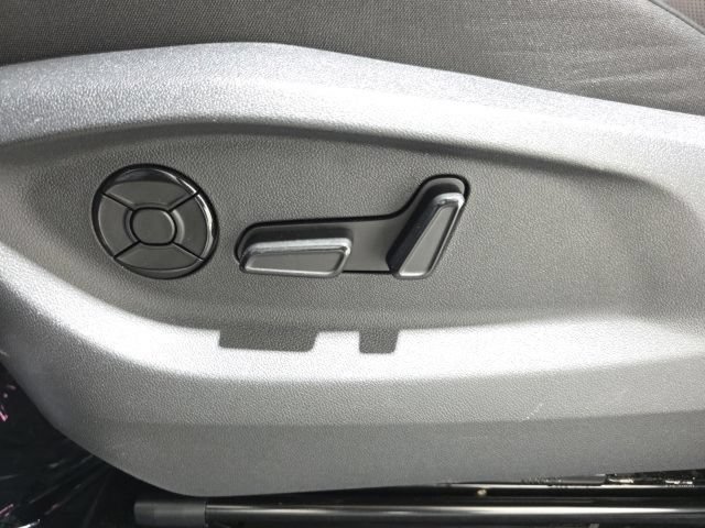Certified 2025 Volkswagen Tiguan SE AWD/4WD image 14