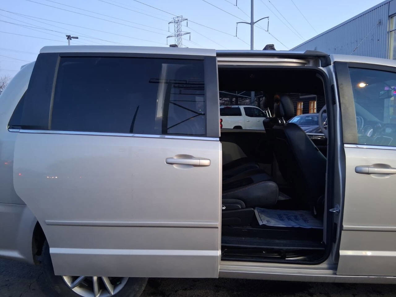 Used 2015 Dodge Grand Caravan SXT image 9