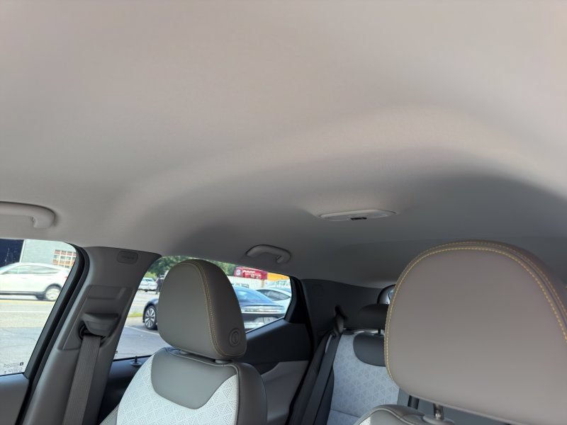 Used 2023 Chevrolet Bolt EUV Premier FWD image 18