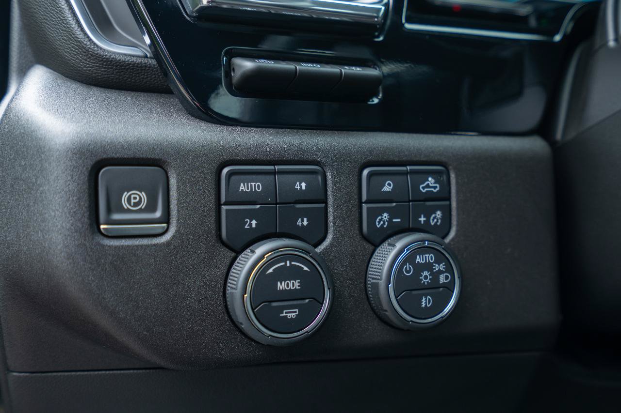 Used 2023 Chevrolet Silverado 1500 High Country w/ High Country Premium Package AWD/4WD image 22