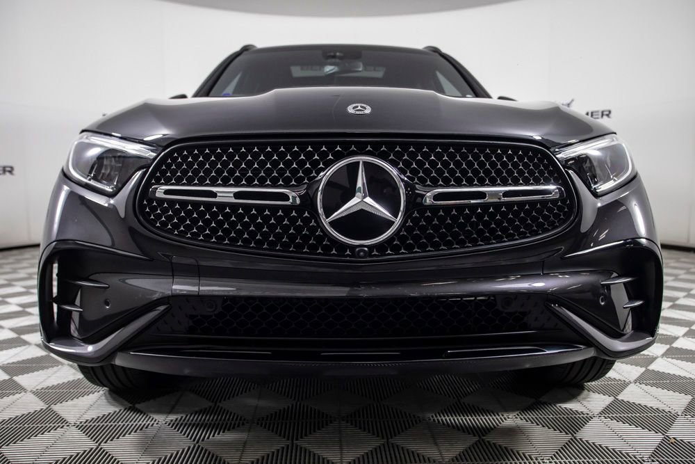Used 2025 Mercedes-Benz GLC 300 w/ AMG Line image 5
