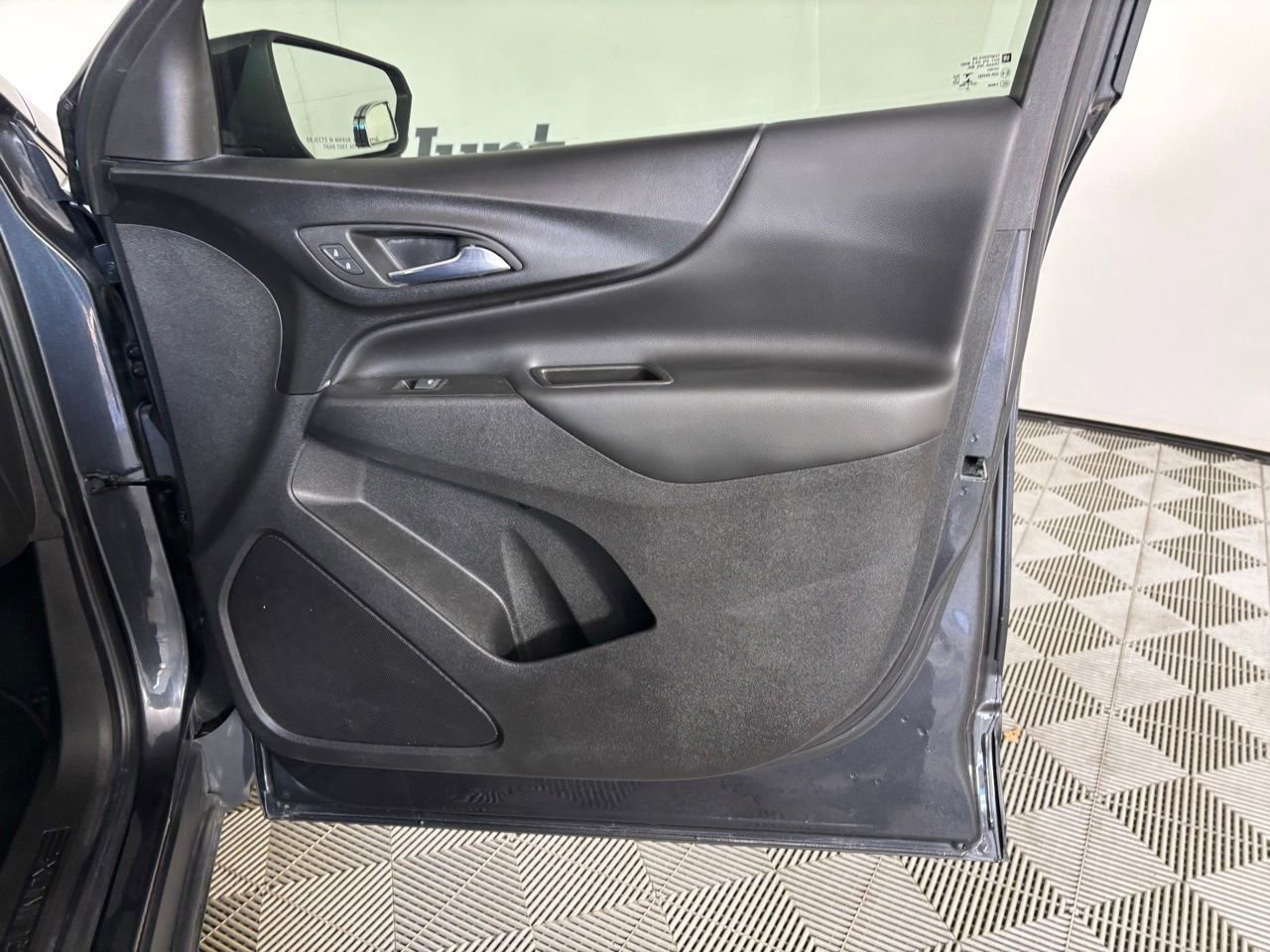 Used 2022 Chevrolet Equinox LT image 24