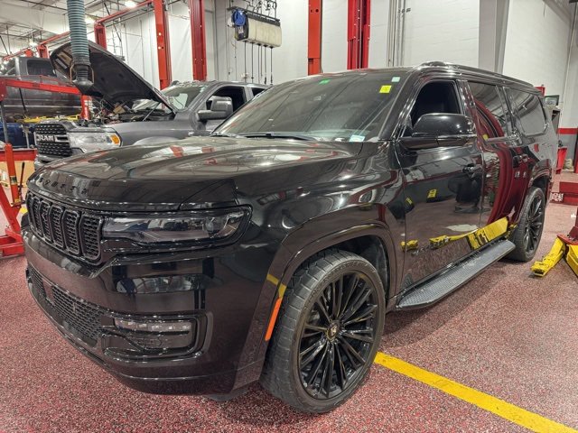 Used 2024 Jeep Wagoneer L Series II w/ Convenience Group I image 1