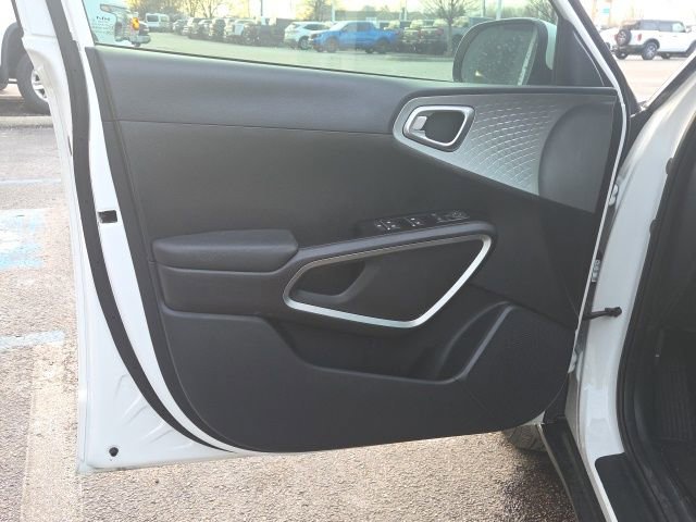 Used 2024 Kia Soul LX w/ Option Group 015 image 16