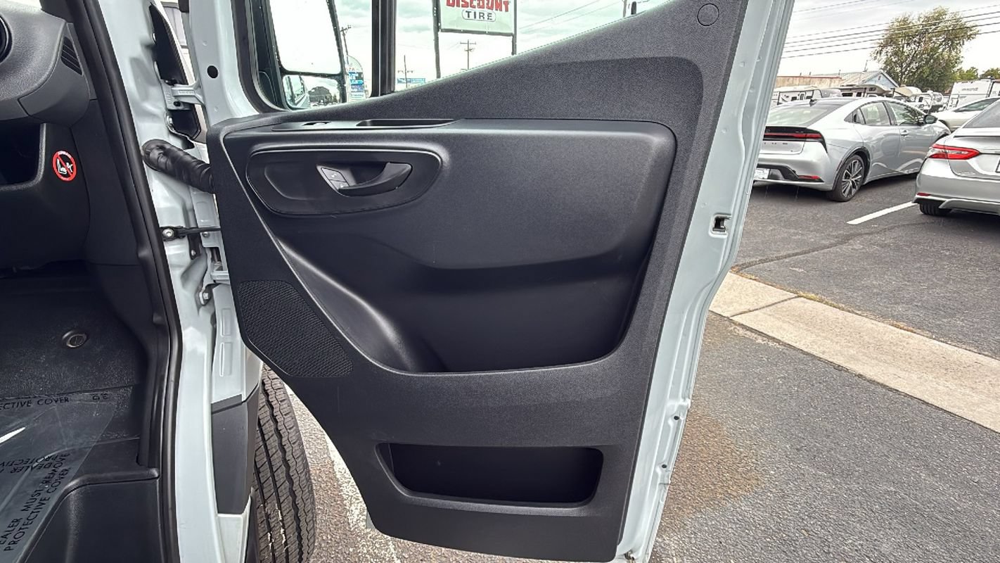 Used 2020 Mercedes-Benz Sprinter 2500 image 16