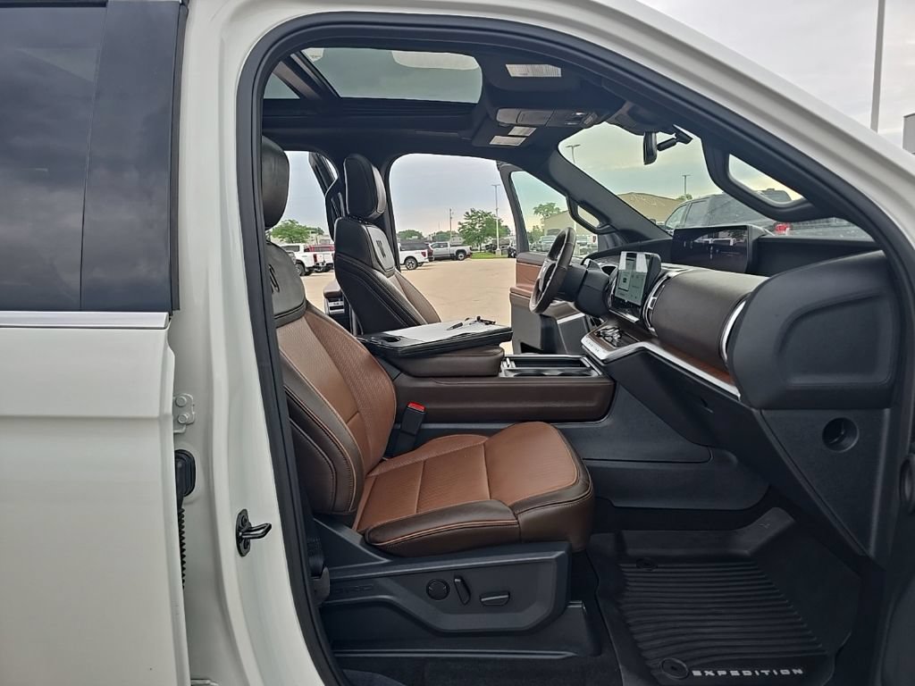 Used 2025 Ford Expedition King Ranch AWD/4WD image 23