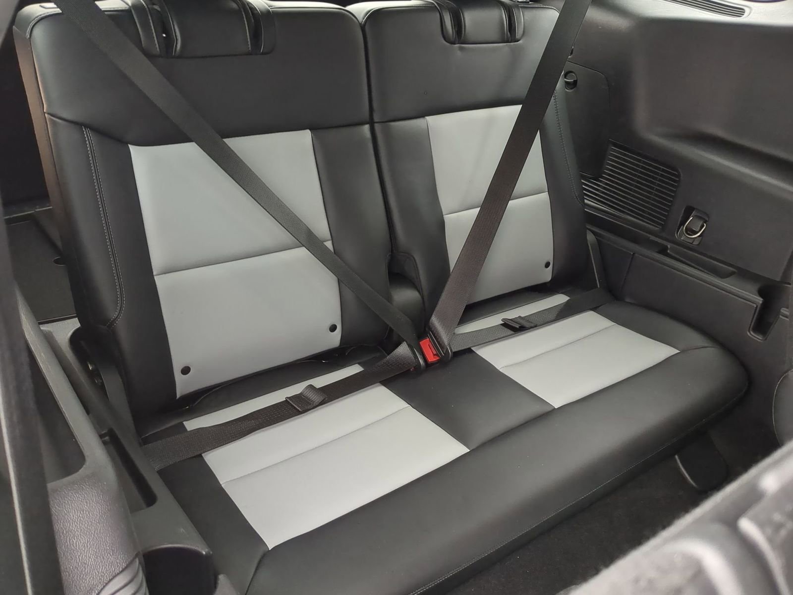 Certified 2022 Ford Explorer XLT w/ XLT Sport Appearance Package image 25