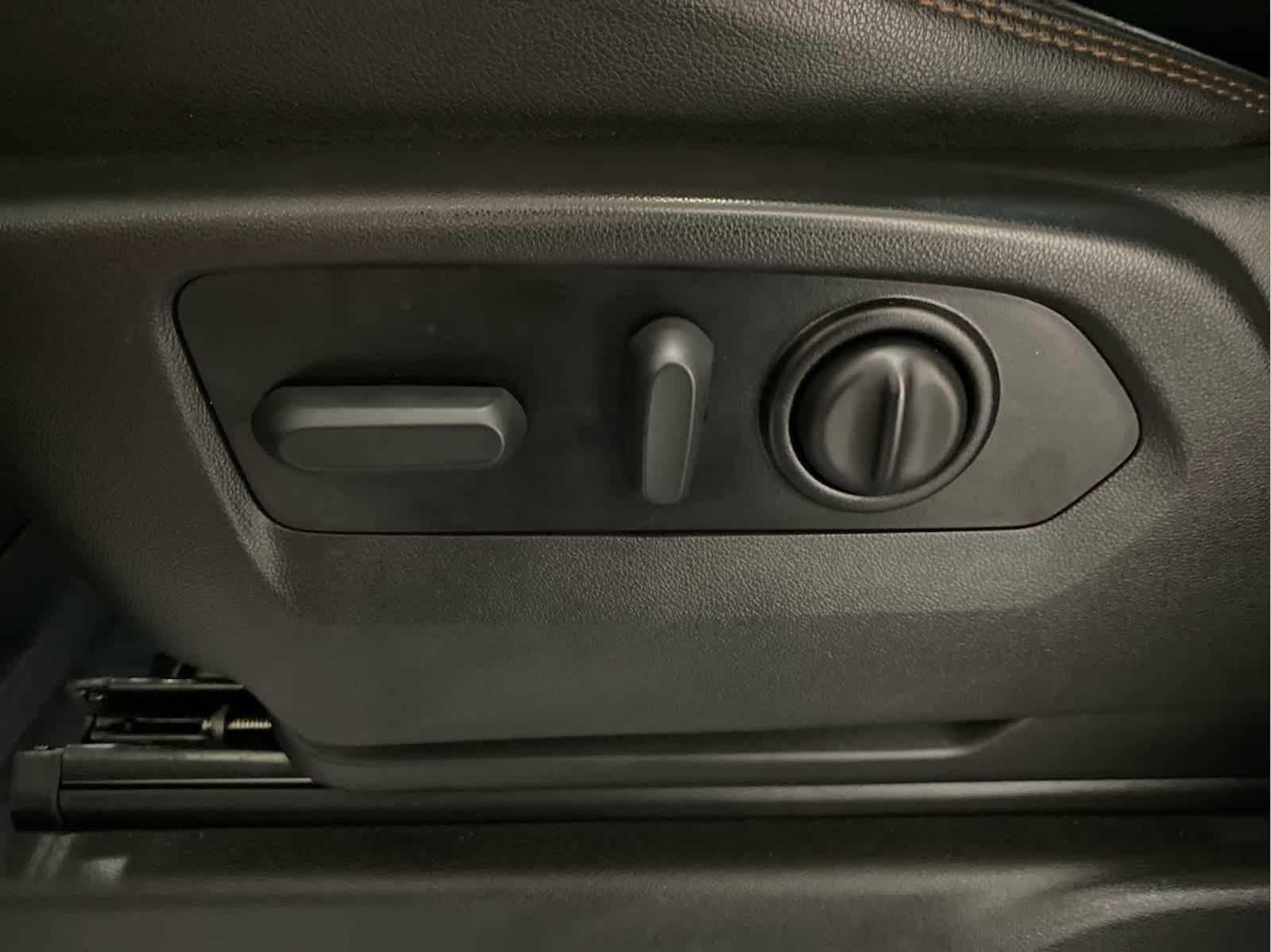 Used 2022 GMC Sierra 1500 AT4 w/ AT4 Preferred Package image 11