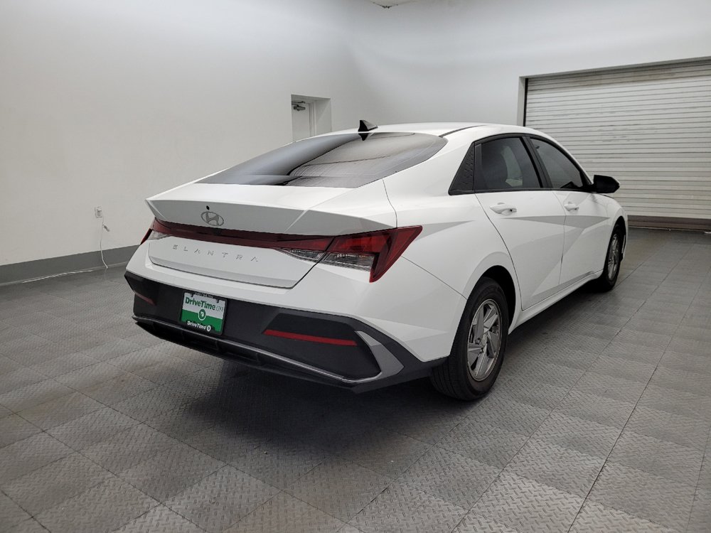 Used 2025 Hyundai Elantra SE FWD image 9