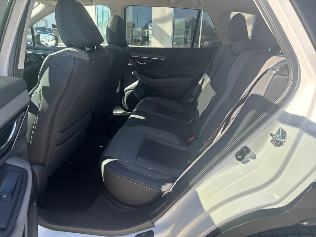 Used 2025 Subaru Outback Onyx Edition AWD/4WD image 26