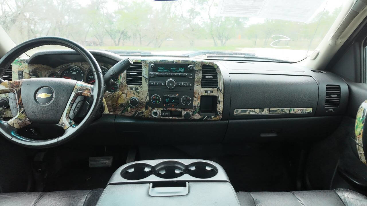 Used 2013 Chevrolet Silverado 2500 LT w/ Interior Plus Package image 18