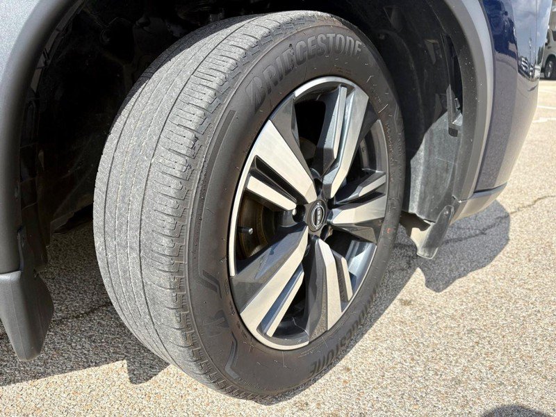 Used 2024 Nissan Rogue SL w/ SL Premium Package FWD image 10
