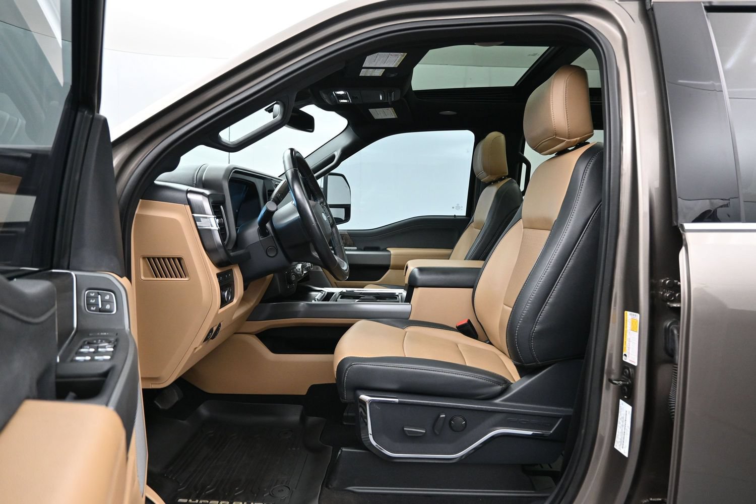 Used 2023 Ford F250 Lariat w/ Lariat Ultimate Package AWD/4WD image 9