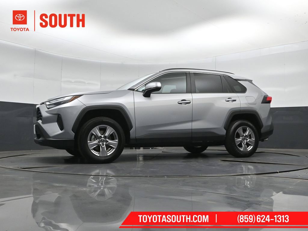 Used 2025 Toyota RAV4 XLE AWD/4WD image 40
